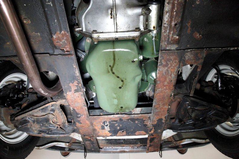 Austin-healey-Sprite-1966-Old-English-White-Black-13