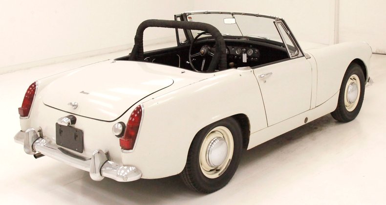 Austin-healey-Sprite-1966-Old-English-White-Black-17