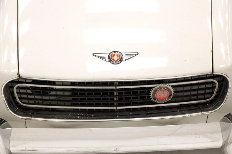 Austin-healey-Sprite-1966-Old-English-White-Black-23