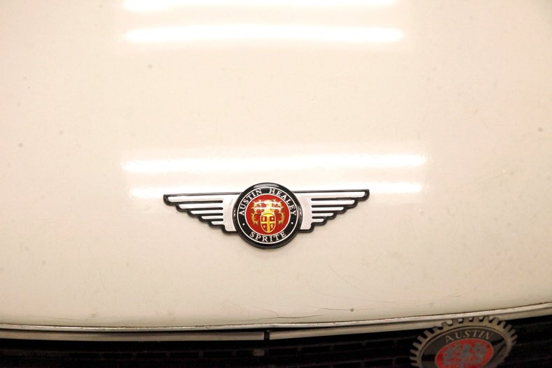 Austin-healey-Sprite-1966-Old-English-White-Black-24