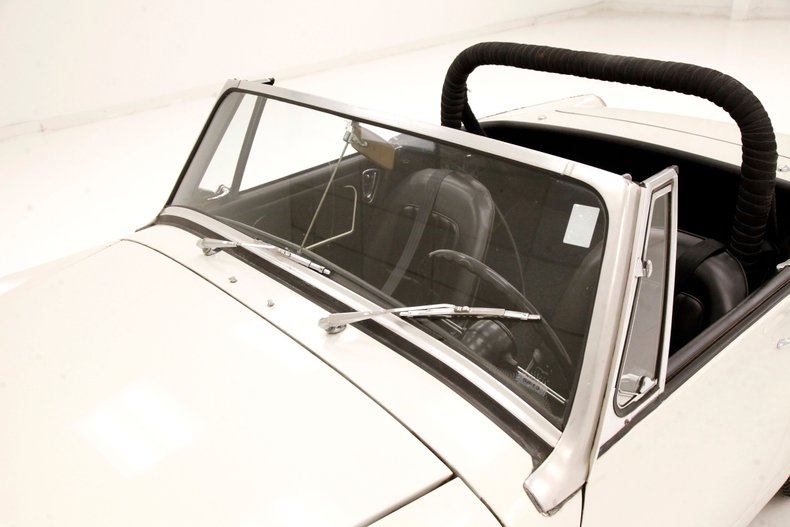 Austin-healey-Sprite-1966-Old-English-White-Black-27