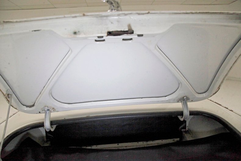 Austin-healey-Sprite-1966-Old-English-White-Black-29