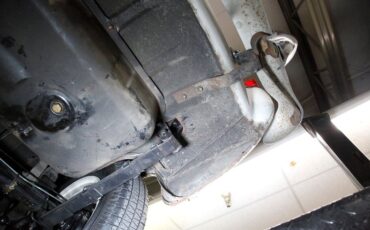 Austin-healey-Sprite-1966-Old-English-White-Black-3