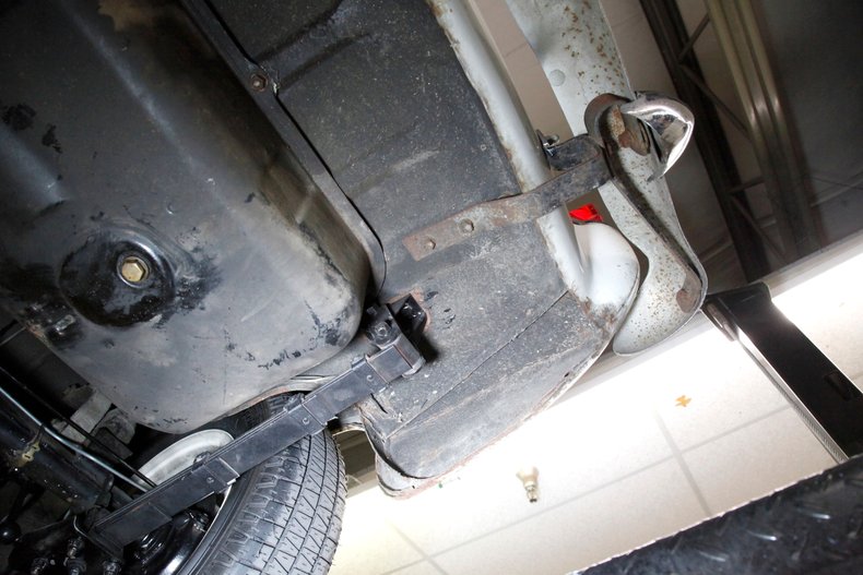 Austin-healey-Sprite-1966-Old-English-White-Black-3