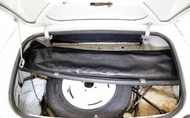 Austin-healey-Sprite-1966-Old-English-White-Black-33