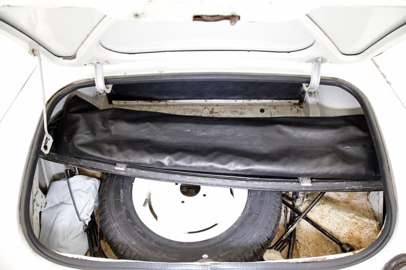 Austin-healey-Sprite-1966-Old-English-White-Black-33