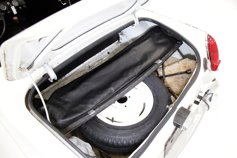 Austin-healey-Sprite-1966-Old-English-White-Black-34