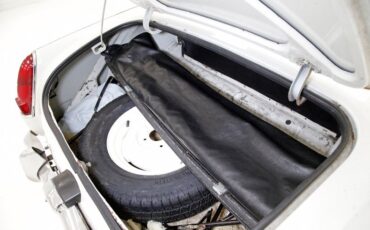 Austin-healey-Sprite-1966-Old-English-White-Black-35