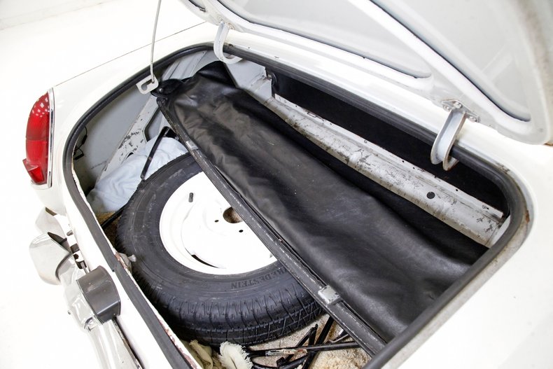 Austin-healey-Sprite-1966-Old-English-White-Black-35