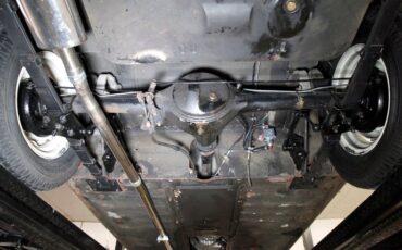 Austin-healey-Sprite-1966-Old-English-White-Black-4