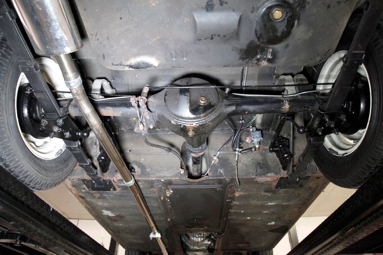 Austin-healey-Sprite-1966-Old-English-White-Black-4