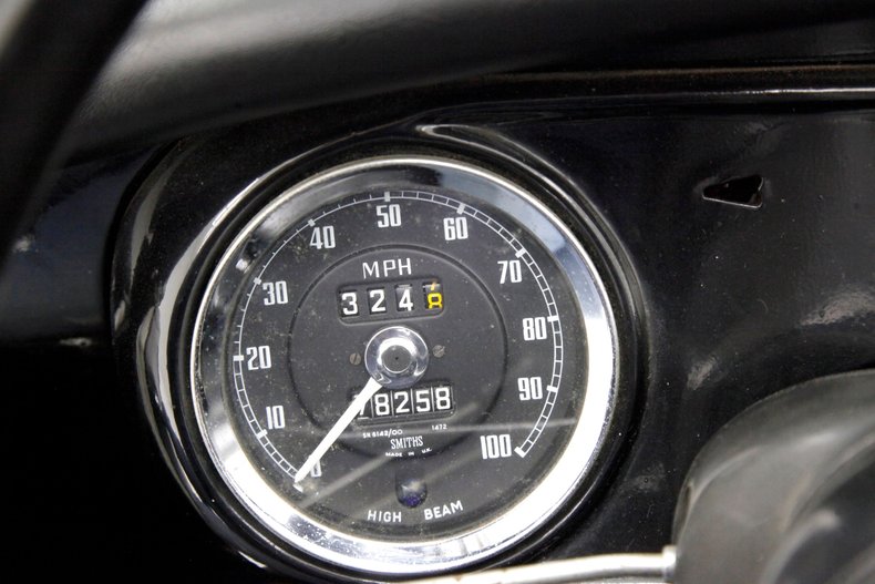 Austin-healey-Sprite-1966-Old-English-White-Black-41