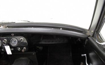 Austin-healey-Sprite-1966-Old-English-White-Black-43