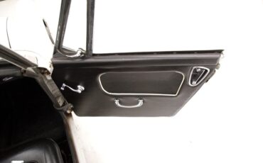 Austin-healey-Sprite-1966-Old-English-White-Black-44