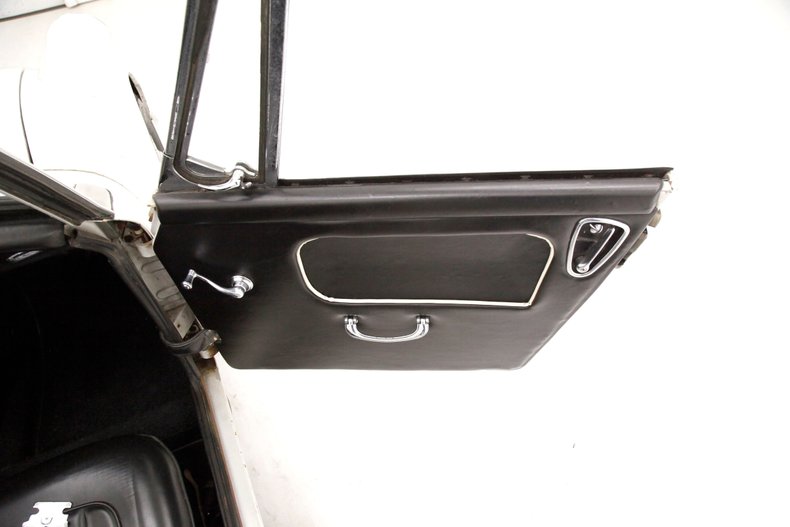 Austin-healey-Sprite-1966-Old-English-White-Black-44