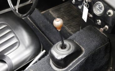 Austin-healey-Sprite-1966-Old-English-White-Black-47