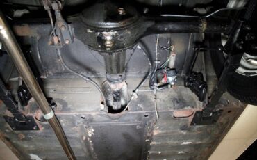 Austin-healey-Sprite-1966-Old-English-White-Black-5