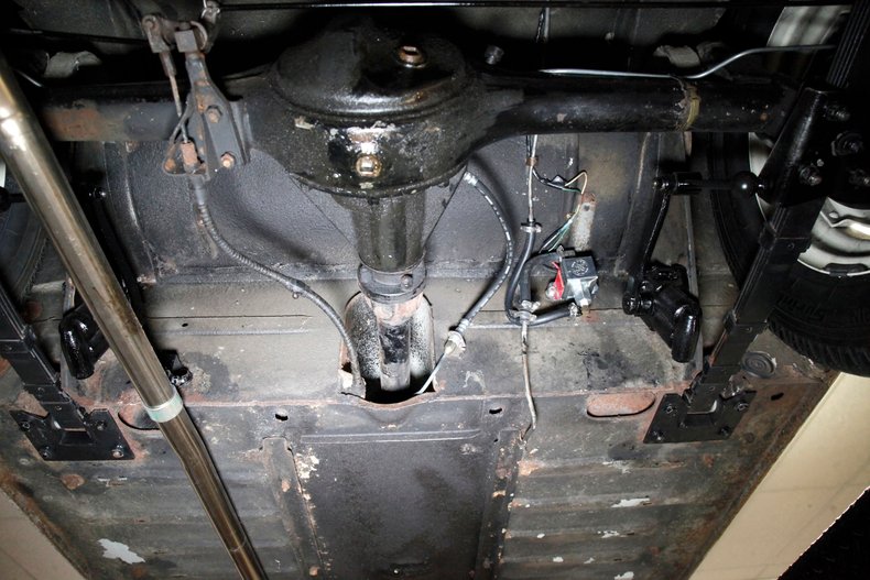 Austin-healey-Sprite-1966-Old-English-White-Black-5