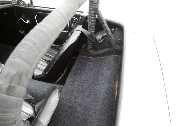 Austin-healey-Sprite-1966-Old-English-White-Black-7