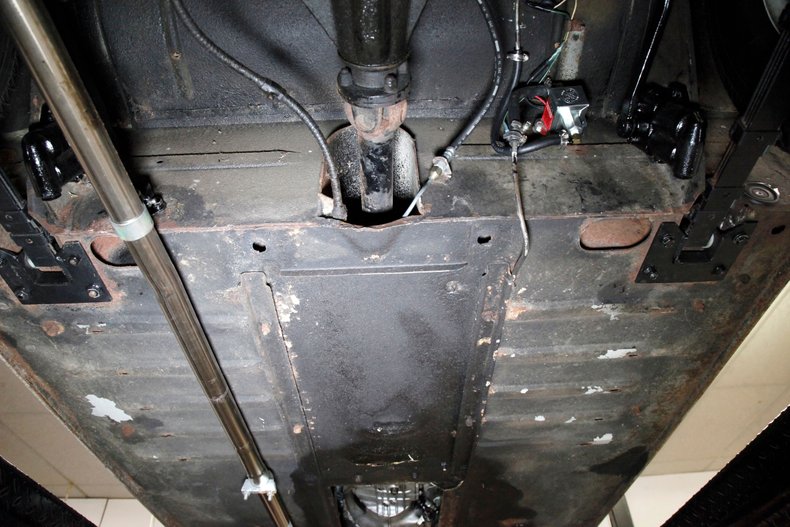 Austin-healey-Sprite-1966-Old-English-White-Black-8