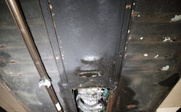 Austin-healey-Sprite-1966-Old-English-White-Black-9