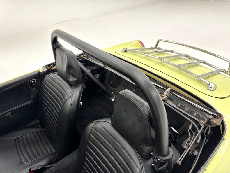 Austin-healey-Sprite-1969-Sunshine-Yellow-Black-11