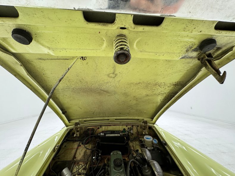 Austin-healey-Sprite-1969-Sunshine-Yellow-Black-20