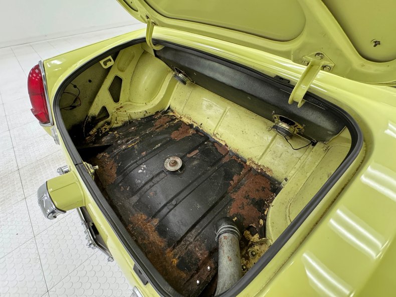 Austin-healey-Sprite-1969-Sunshine-Yellow-Black-27