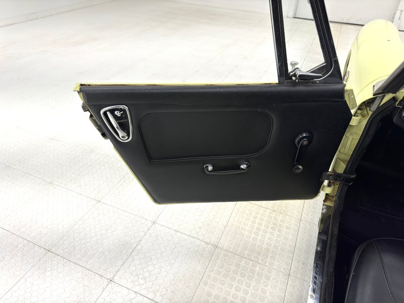 Austin-healey-Sprite-1969-Sunshine-Yellow-Black-28