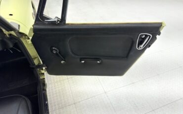 Austin-healey-Sprite-1969-Sunshine-Yellow-Black-29