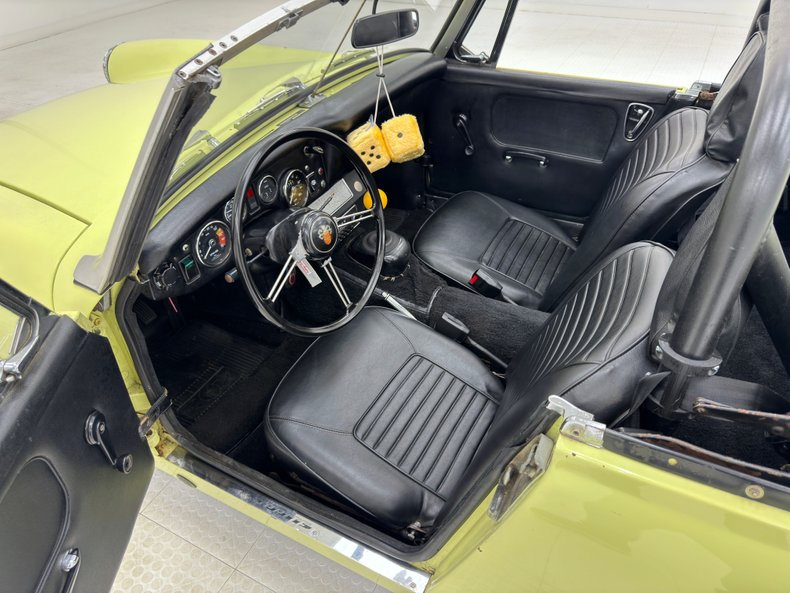 Austin-healey-Sprite-1969-Sunshine-Yellow-Black-31