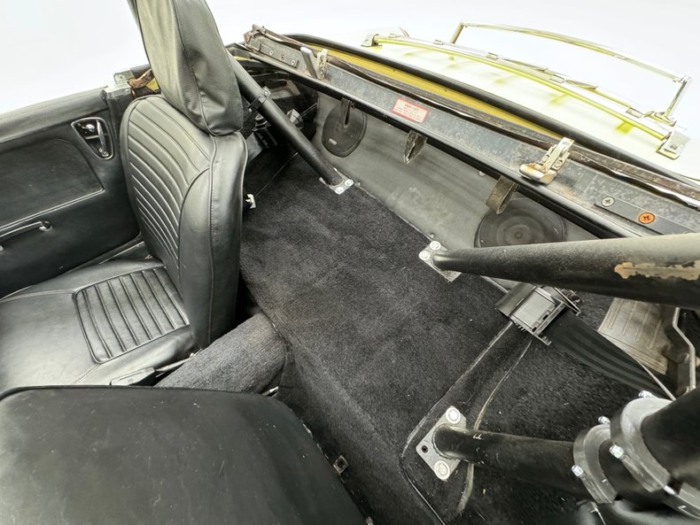 Austin-healey-Sprite-1969-Sunshine-Yellow-Black-32