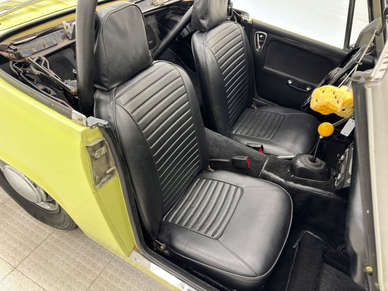 Austin-healey-Sprite-1969-Sunshine-Yellow-Black-33