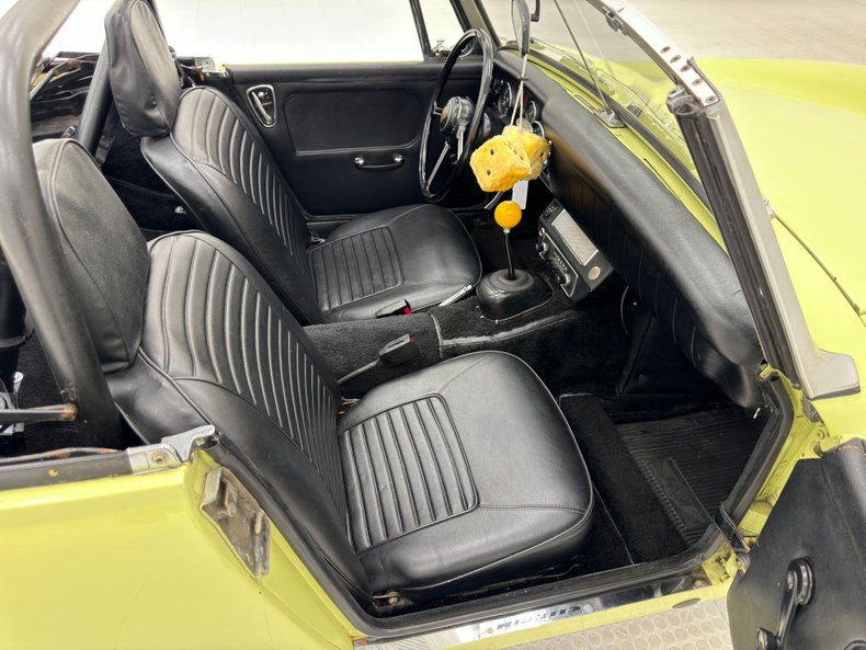 Austin-healey-Sprite-1969-Sunshine-Yellow-Black-34