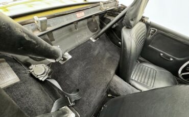 Austin-healey-Sprite-1969-Sunshine-Yellow-Black-35