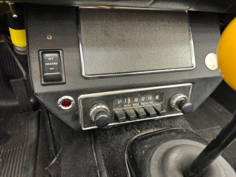 Austin-healey-Sprite-1969-Sunshine-Yellow-Black-39