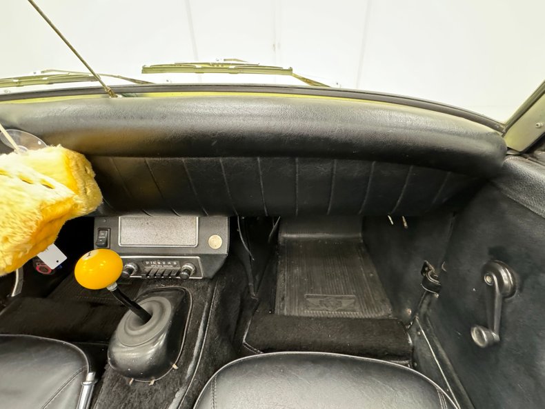 Austin-healey-Sprite-1969-Sunshine-Yellow-Black-40