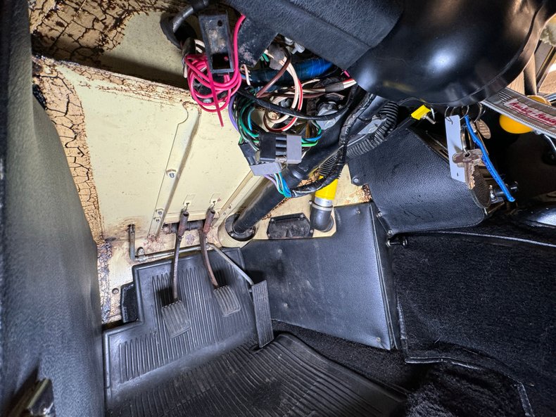 Austin-healey-Sprite-1969-Sunshine-Yellow-Black-43