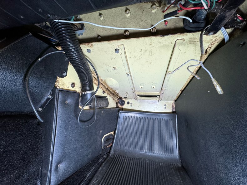 Austin-healey-Sprite-1969-Sunshine-Yellow-Black-44