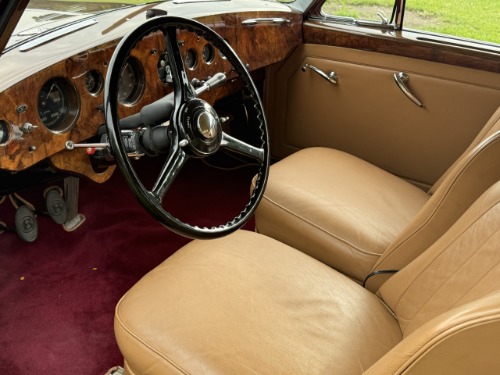 Bentley-R-type-1953-Burgundy-Tan-2