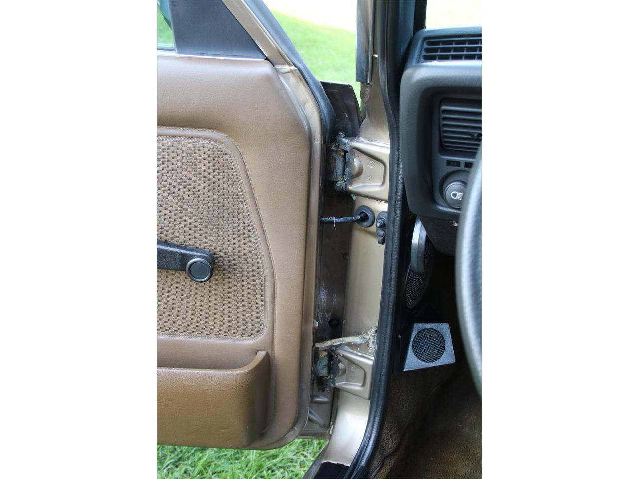 Bmw-320i-1983-Bahama-Beige-Beige-3