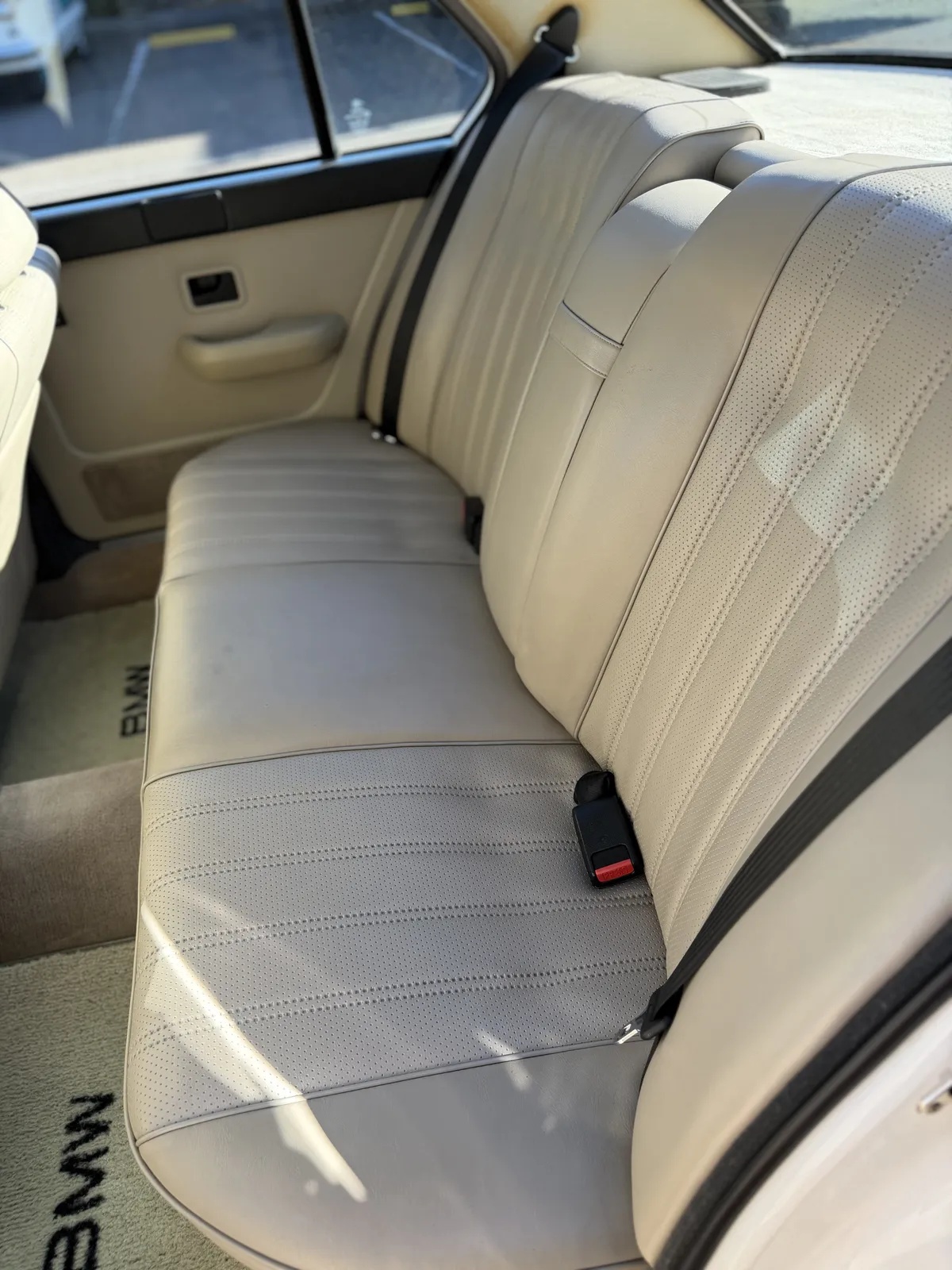 Bmw-5-series-1983-White-Beige-10