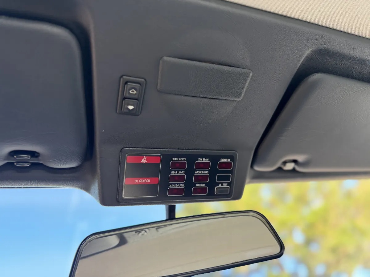 Bmw-5-series-1983-White-Beige-11