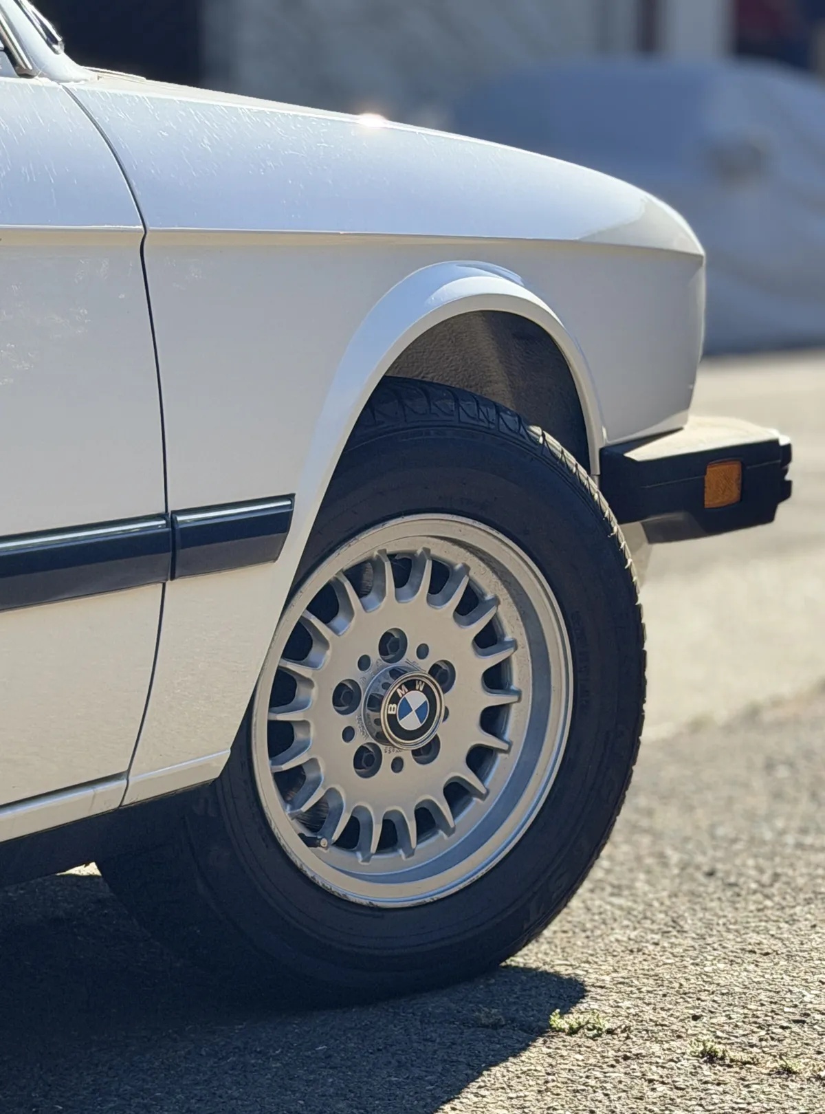 Bmw-5-series-1983-White-Beige-12