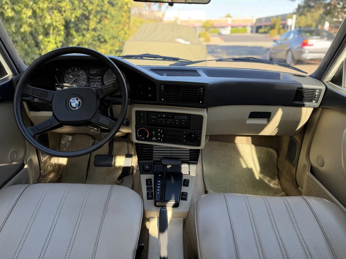 Bmw-5-series-1983-White-Beige-13
