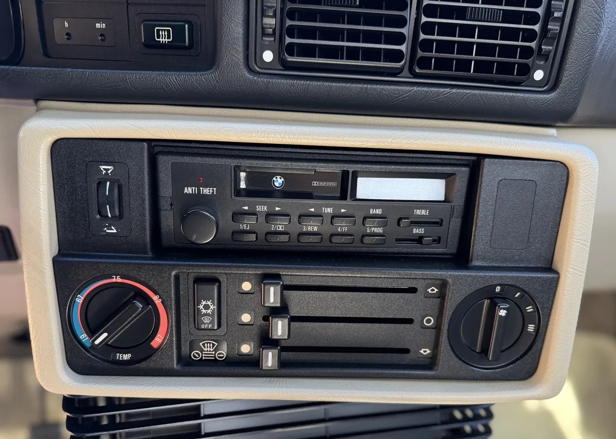 Bmw-5-series-1983-White-Beige-9