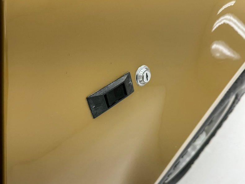 Bricklin-Sv-1-1975-Suntan-Saddle-18