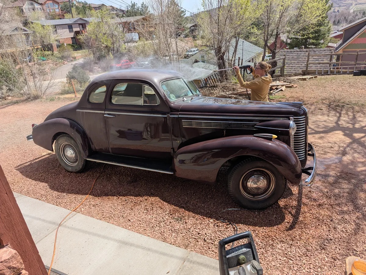 Buick-40-1938-Maroon-Beige-1