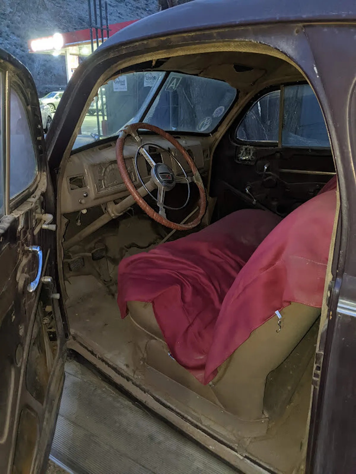 Buick-40-1938-Maroon-Beige-10