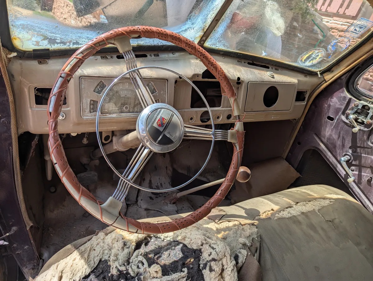 Buick-40-1938-Maroon-Beige-15